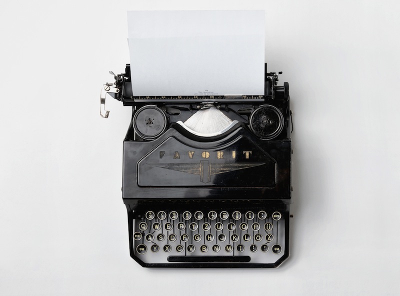 LJIZlzHgQ7WPSh5KVTCB_Typewriter